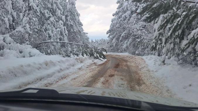 Из-за снегопада перекрыли часть дорог в Бахчисарайском районе 