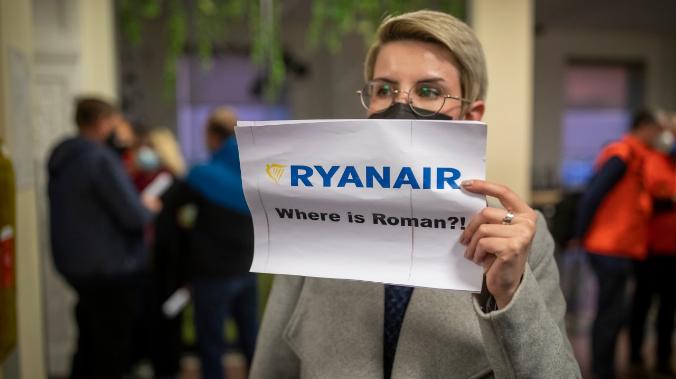 Авиакомпания Ryanair осудила принудительное приземление своего самолета в  Минске ::Первый Севастопольский