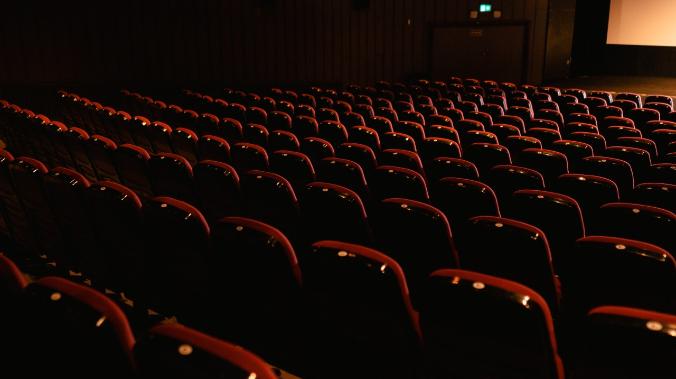 Кинотеатры перестали выплачивать долги западным студиям