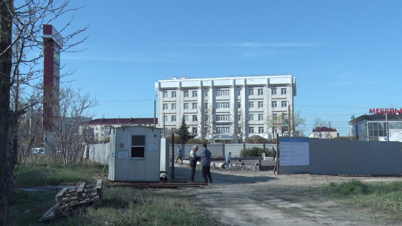 Сбербанк севастополь пор. Сбербанк Севастополь. Стройка в центре города. Севастополь город. Сбербанк в Севастополе фото.