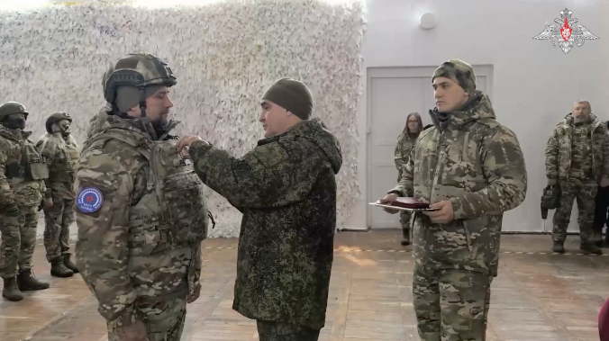 Добровольцам «БАРС-37» вручили награды Минобороны