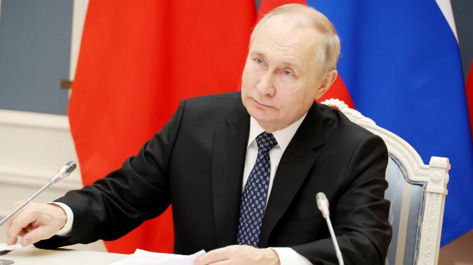 Путин разрешил недружественным странам выплачивать долги за газ в иностранной валюте