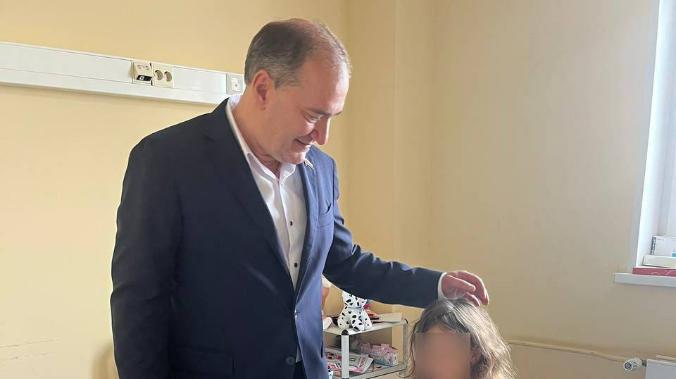 Белик навестил раненых детей в больнице Москвы ::Первый Севастопольский