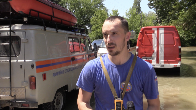  Добровольцы помогают ликвидировать ЧС в Крыму