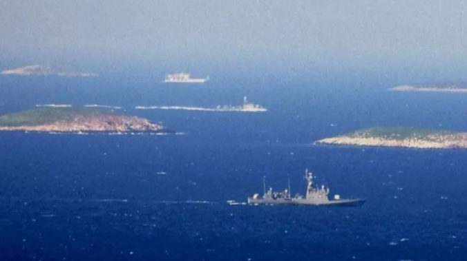 Турция обвинила Грецию в обстреле корабля 