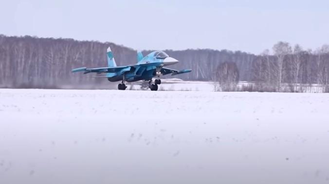 Истребители Су-34 испытали в экстремальных условиях Арктики
