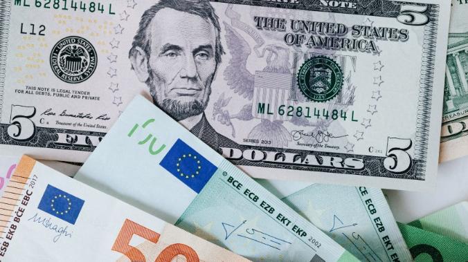 Россиянам не грозит конфискация вкладов и запрет валютных операций