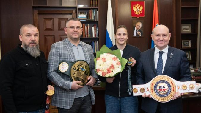 Губернатор Развожаев поздравил Гапешину с «золотом» России