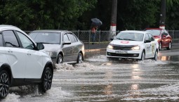 Улицы Симферополя затопило после сильного ливня