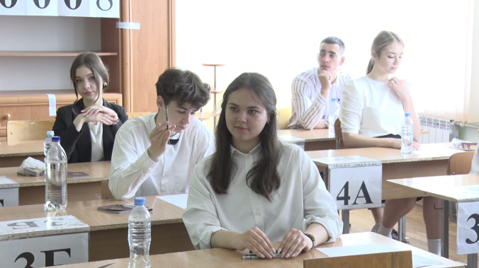 Школьники Севастополя написали ЕГЭ по русскому языку