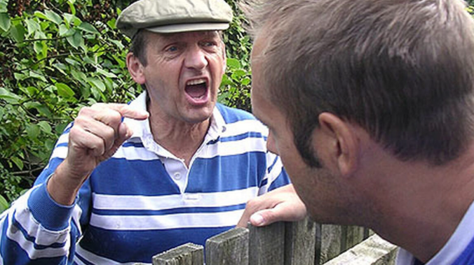 Россиянам сообщили о штрафах за ссоры с соседями