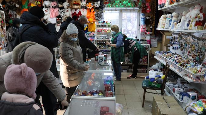 ВЦИОМ: Каждому четвертому жителю России денег хватает только на еду