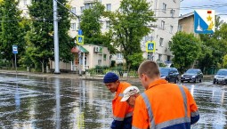 В Севастополе ликвидируют последствия дождя и ветра