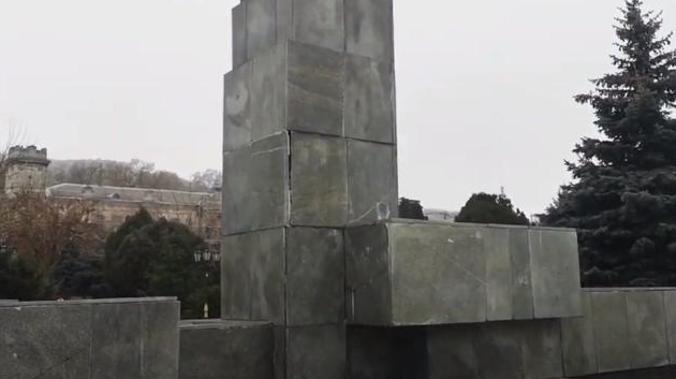 В Хмельницкой области Украины снесли последний памятник Ленину