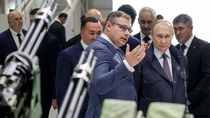 Путин: Россия продолжит развивать Вооружённые Силы