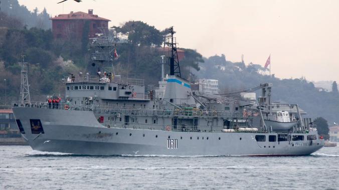 Украинский корабль «Балта» сломался во время шторма в Черном море