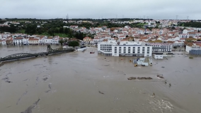 Минимум 11 человек – жертвы штормов в Португалии
