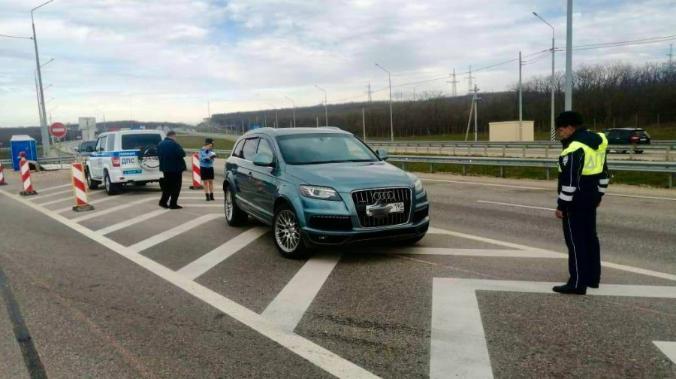 В Севастополе остановили машину со 142 штрафами