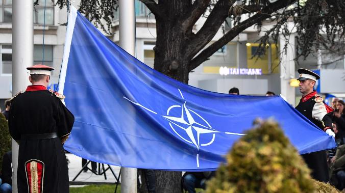 Германия: Вопрос принятия Украины в НАТО пока не обсуждается