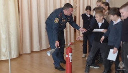 Дети узнали об опасности огня в День огнетушителя