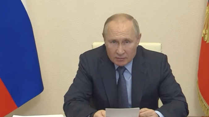 Путин призвал защитить россиян от схем мошенников