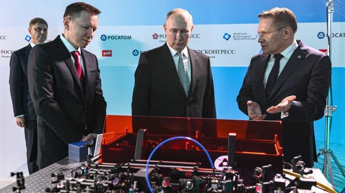 Путину показали мощнейший квантовый компьютер России