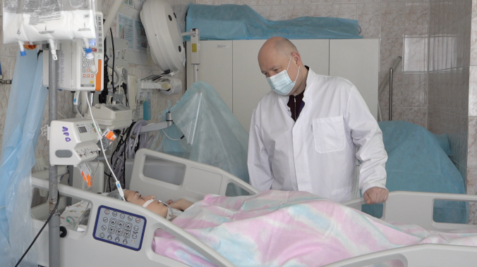 Губернатор Развожаев навестил пострадавших при взрыве на ул. Корчагина детей