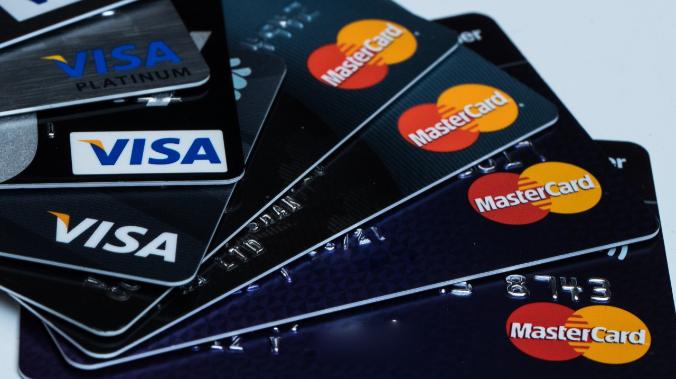 Россиянам предлагают дистанционное оформление карт Visa и Mastercard