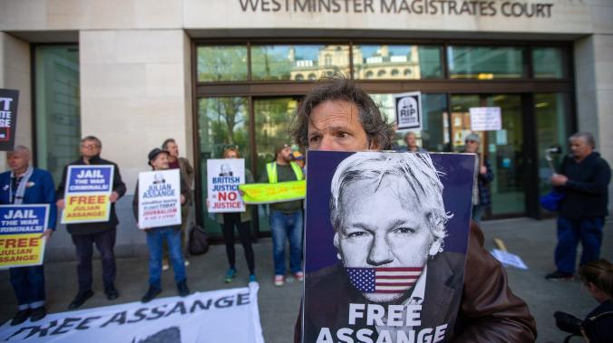 МВД Великобритании одобрило экстрадицию Ассанжа в США