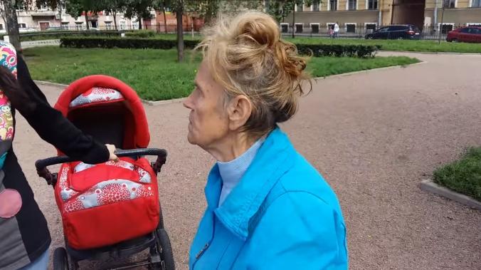 ВЦИОМ: более четверти россиян склонны доверить воспитание детей бабушкам и дедушкам