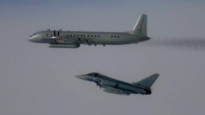 Взаимный ответ: самолеты НАТО сопроводили российский самолет-разведчик Ил-20 над Балтикой