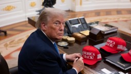 Песков: Трамп не меняет свою позицию «как флюгер»