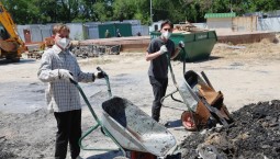 Студенты СевГУ помогают расчищать Панораму