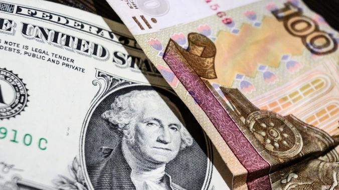 Белый дом связал падение рубля с угрозой санкций США в случае эскалации на Украине