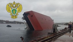 В Южной бухте опрокинулось судно: есть пострадавшие