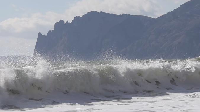 Штормовой холодный ветер обрушится на Крым