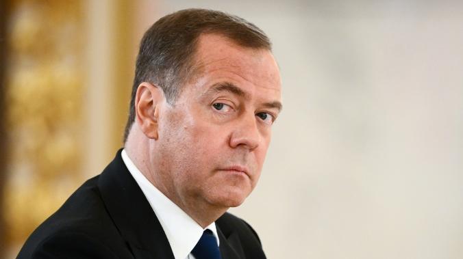 Медведев: при попытке ареста Путина ракеты полетят в Бундестаг