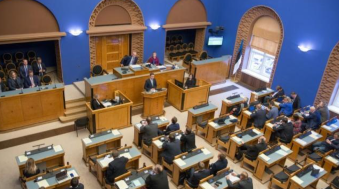 Парламент Эстонии одобрил переход образования на эстонский язык