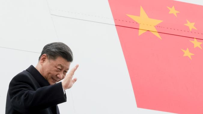 Подоляк: разговор Зеленского и Си Цзиньпина сложно организовать из-за позиции Китая