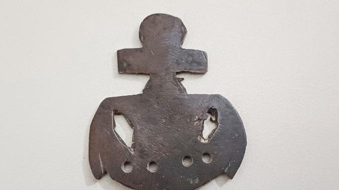 На 35-й батарее найдена самодельная эмблема ВМФ