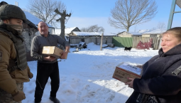 Бойцы помогают жителям Курской области наладить быт