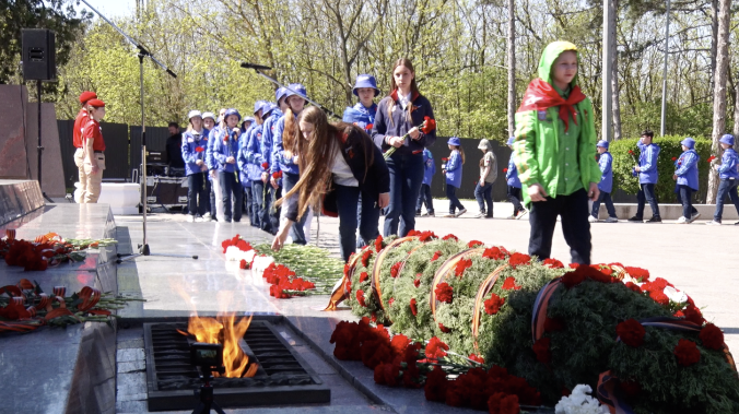 Артековцы и юнармейцы чтят память героев Великой Отечественной войны и спецоперации