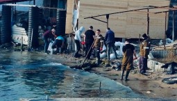 В Керчи произошёл выброс мазута в море и на берег