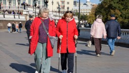 Развожаев поздравил пожилых людей Севастополя