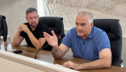 Аксёнов требует от чиновников коммуникации с людьми 