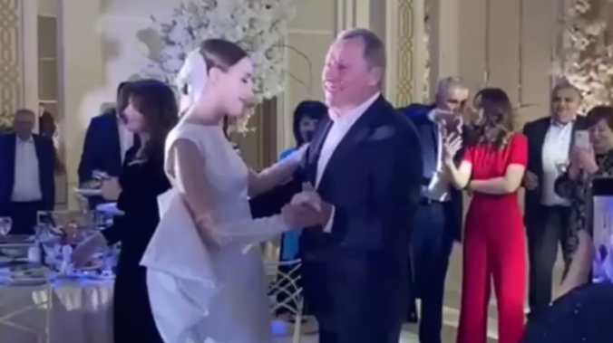 СМИ: Вице-премьер Карачаево-Черкесии устроил свадьбу на 1000 человек в разгар локдауна