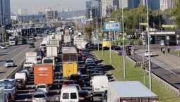 Украинцы уезжают из Киева после российских ударов