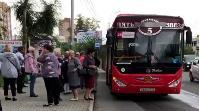 В Хабаровске водители автобусов выгоняют пассажиров во время намаза