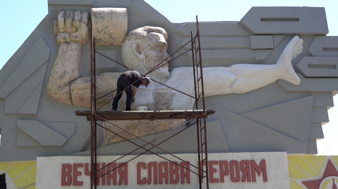 В Херсонской области ремонтируют «Обелиск Славы»
