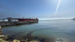 У Туапсе обнаружено нефтяное пятно длиной 10 км